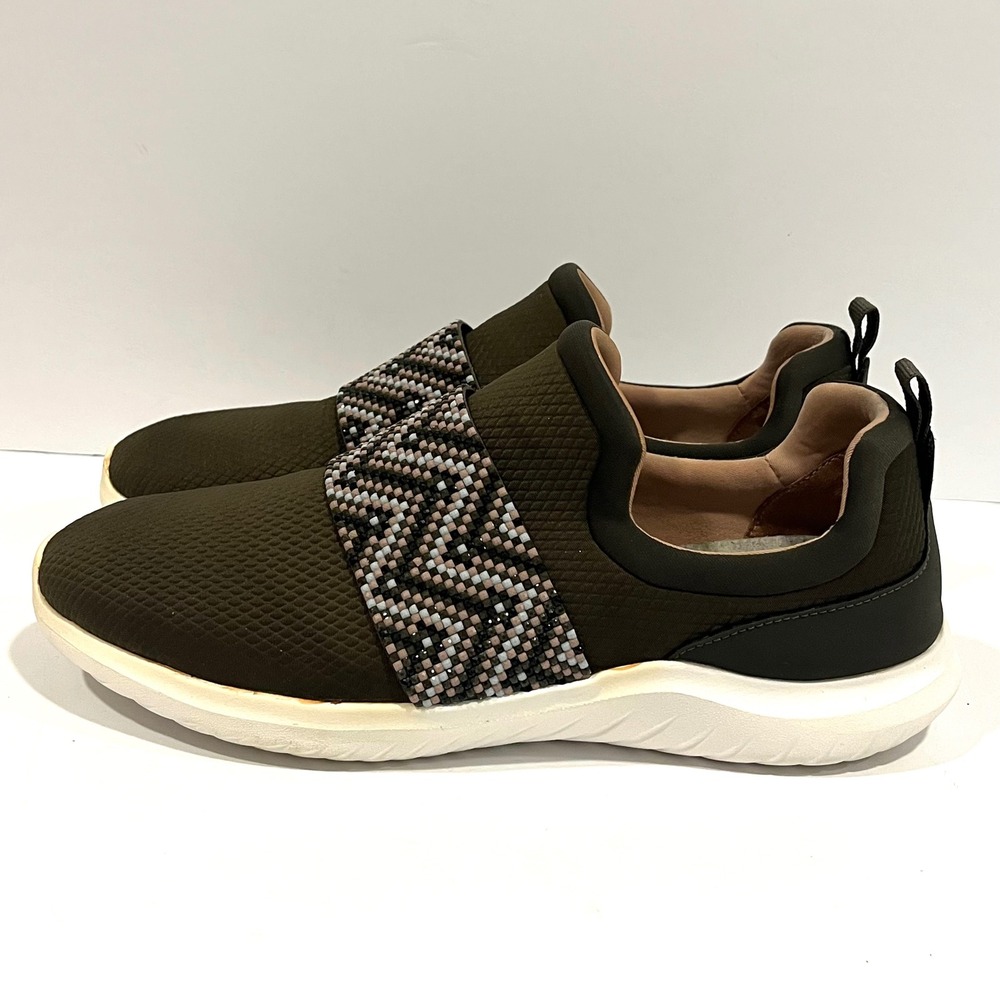 Clarks Cloudsteppers Nova Way Olive Green Beaded Slip On Sneakers Women's 7.5